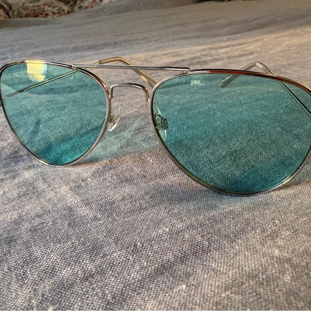 Stylish Silver Aviator Sunglasses